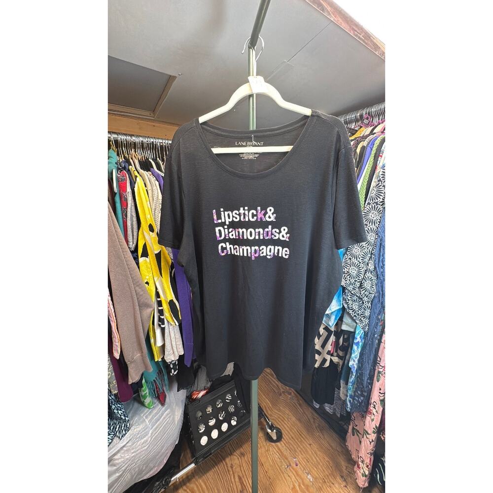 Scoopneck graphic tee